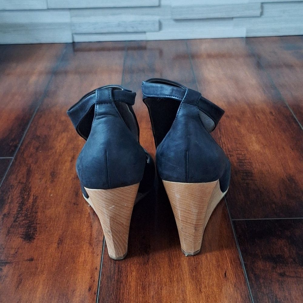 Coclico Jory Cutout Wedge Black Leather Booties, Size EU 39.5 US 8.5 - Picture 5 of 9